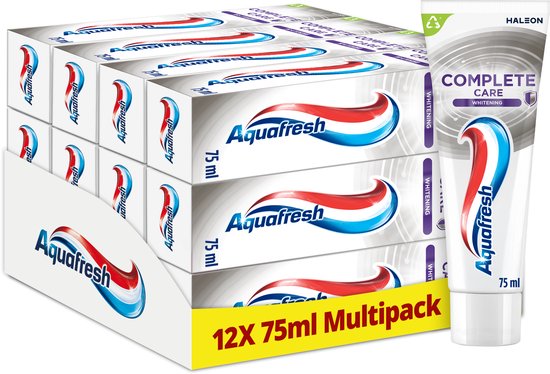 Voordeelverpakking met 12 tubes Aquafresh Complete Care Whitening tandpasta van 75 ml per stuk.