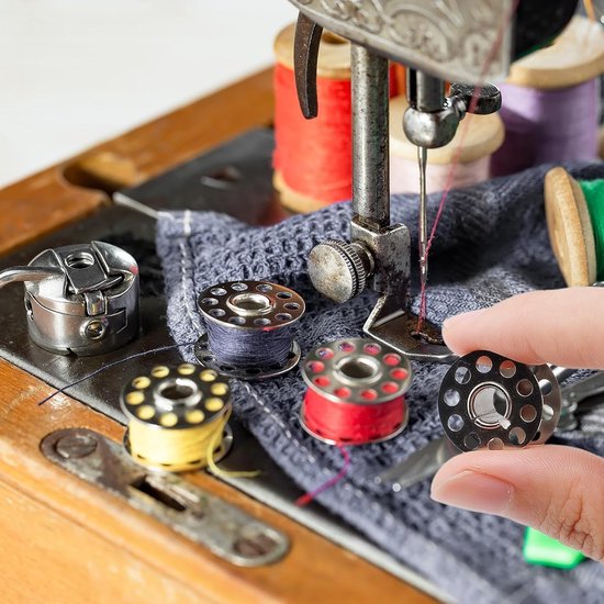 28 metalen spoelen voor naaimachines, universeel toepasbaar voor quilten, borduren en DIY naaiprojecten, geschikt voor diverse merken zoals Singer en Brother — afbeelding 3