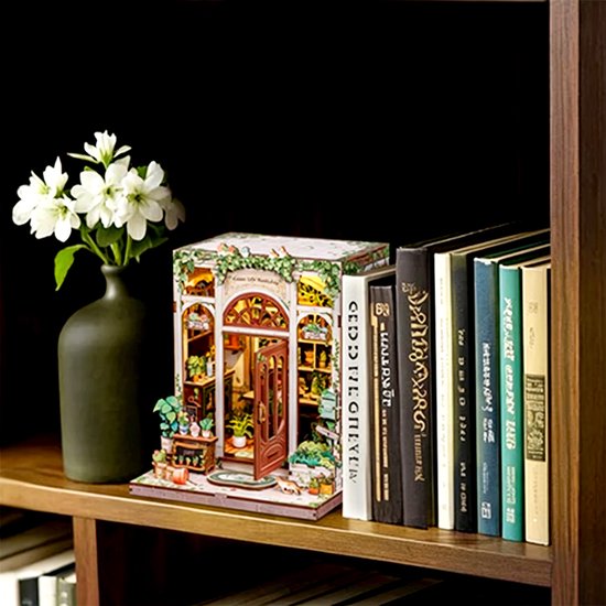 DIY "Boekenhoek" Bouwmodel - Mini Groene Boekhandel - 3D Houten Puzzel - Zelf in elkaar te zetten Huis - Miniatuur Scène Set - Model Speelgoed - Geschikt voor Boekenplanken en Woondecoratie - Inclusief LED-verlichting