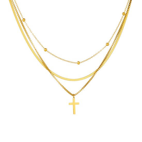 Gouden multistraks ketting met kruishanger op een witte achtergrond.