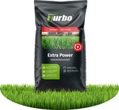 Zwarte zak met "Turbo GRÜN" logo en tekst "Extra Power Stikstofmeststof". Zak toont een groene, dichte grasmat. Beschrijft "Extra grün. Extra schnell."