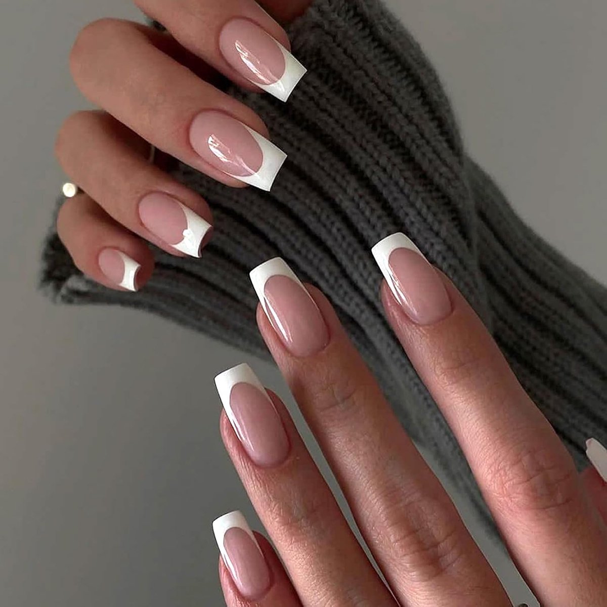 24 stuks press-on nagels, vierkant, medium, nude roze nagels om op te plakken, witte French nepnagels, acryl, volledige dekking, vingernagels om op te plakken, vierkante natuurlijke lijmnagels
