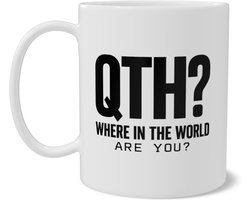 Mok met Q-Code QTH? Where In The World Are You? Zendamateur Quote Dubbelzijdige Koffiemok voor HAM Radio Operators en Wereldwijde Verbindingen Zwart Wit Technisch Shorthand Cadeau voor Zendamateurs