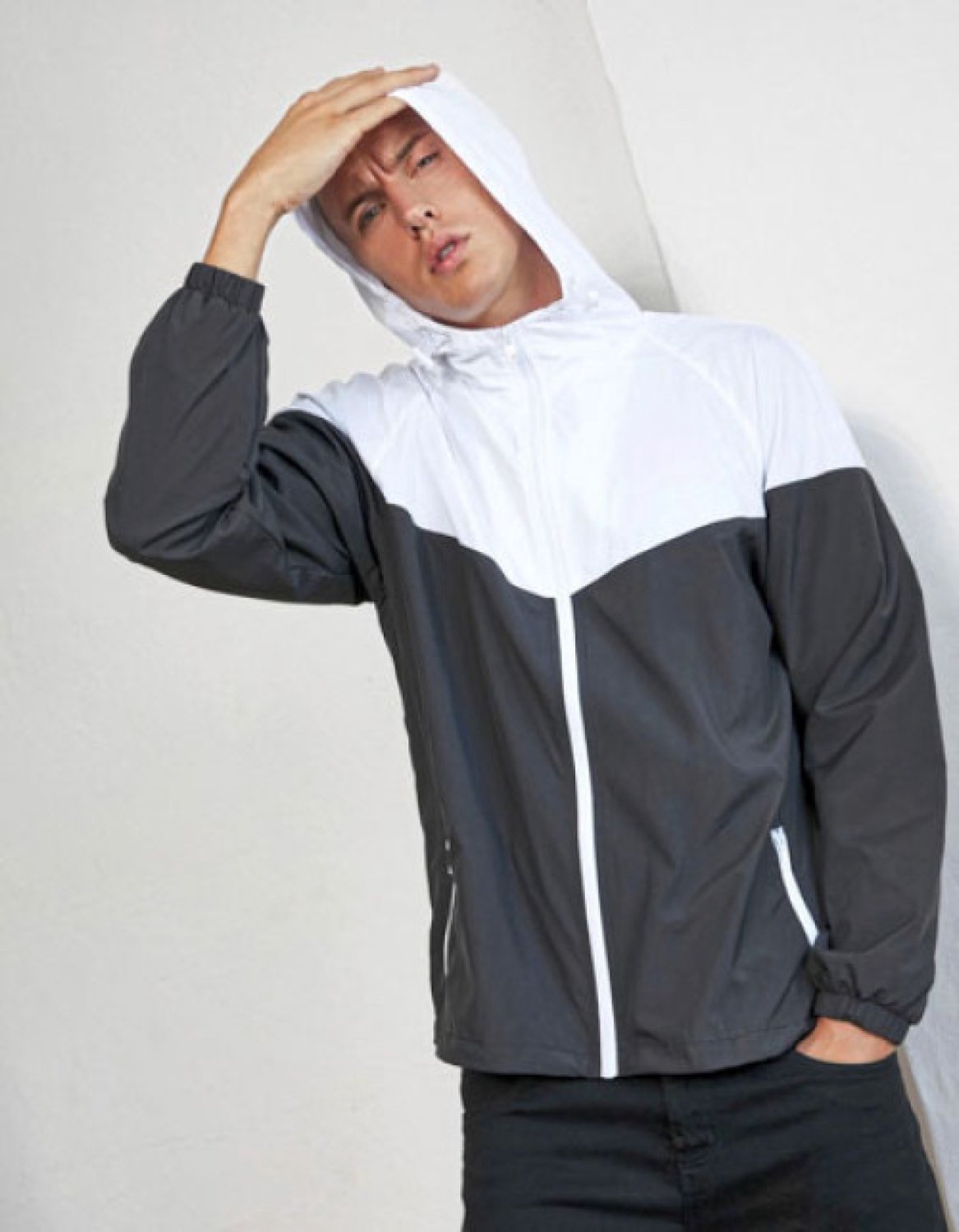 Build your Brand 2-Tone Tech Windrunner BY129 Zwart