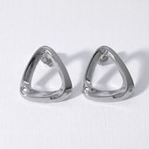 Lundholm Macey Oorknopjes Dames Zilver Kleurig - Open Driehoek Oorbellen 2 cm - Geometrische Oorbellen - Premium Stainless Steel Jewellery - Hypoallergene Sieraden - Cadeaus voor Vrouwen - Sinterklaas en Kerst Cadeautjes - my Lundholm