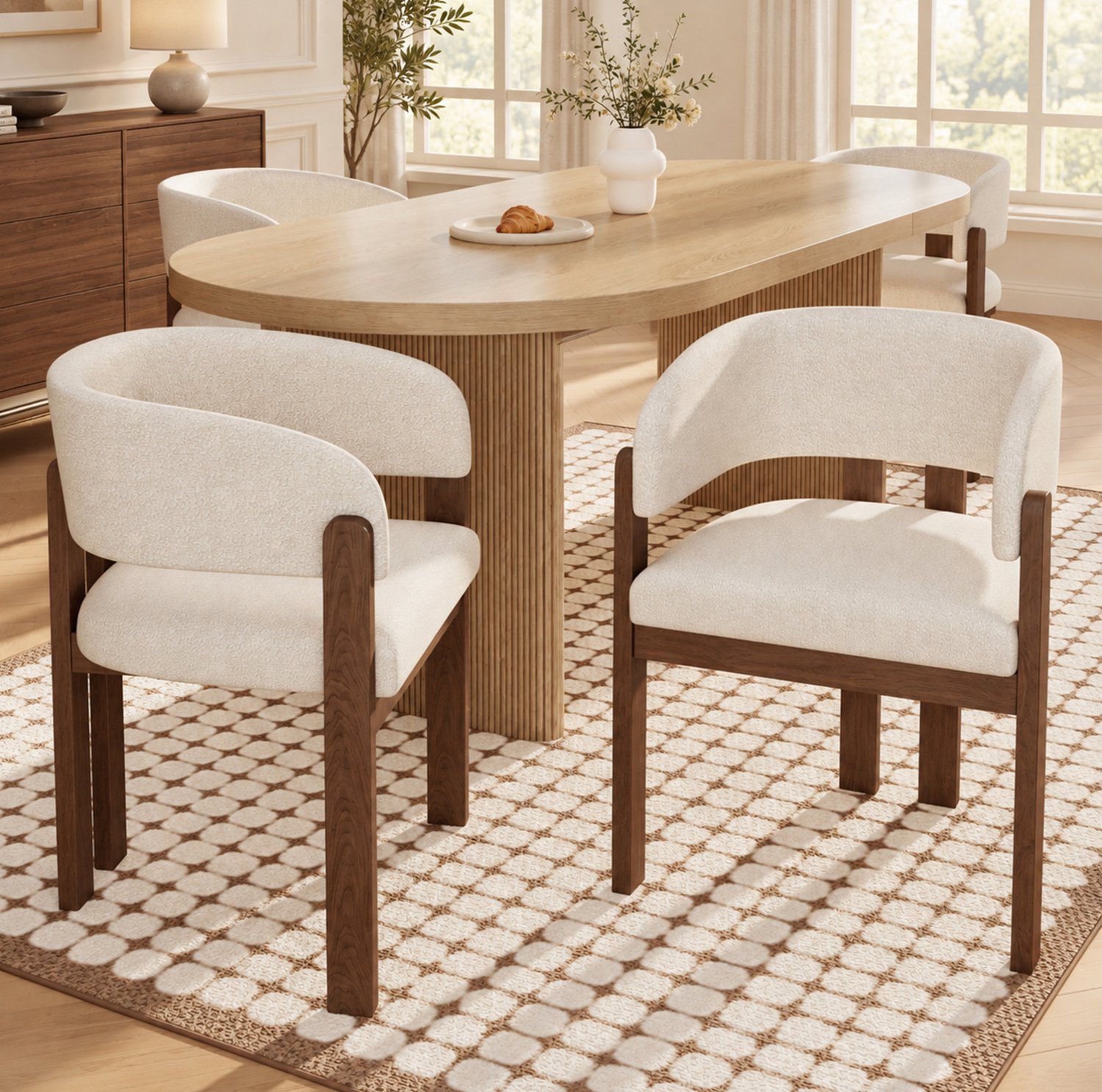 STILVORA Eetkamerstoel 60 x 51 x 80 cm - Set van 2 met Armleuningen - Voor Eetkamer en Woonkamer - Hout en Bouclé - Walnootkleurig en Beige Walnootkleurig houten frame, beige bekleding