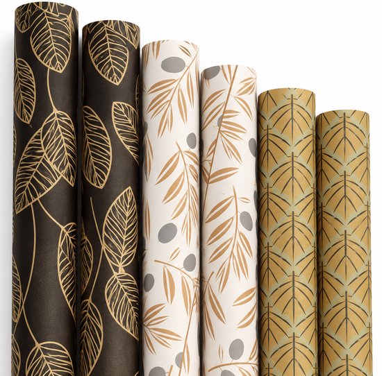 Trois rouleaux de papier cadeau: brun foncé avec des feuilles dorées, blanc avec des branches d'olivier dorées et ocre avec des feuilles géométriques dorées.