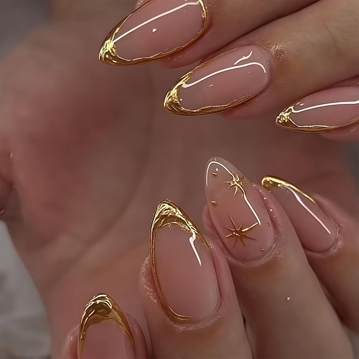SnelShoppen - Druck Nails Mandel Fake Nails met Gouden Lijn Design - Zelfklevende Acrylnagels Glanzend Volledige Bedekking - 24 Stuks voor Vrouwen