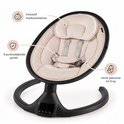 Zwarte wipstoel met beige inleg, 5-puntsgordel en hoofdsteun voor baby's vanaf de geboorte tot 9 kg.
