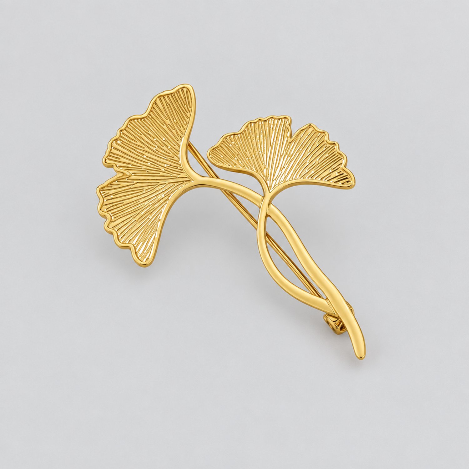 Gouden Ginkgo Blad Broche – Minimalistisch & Tijdloos Design