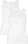 Twee witte Bamboo Basics hemdjes met een ronde hals, getoond in een verpakking.