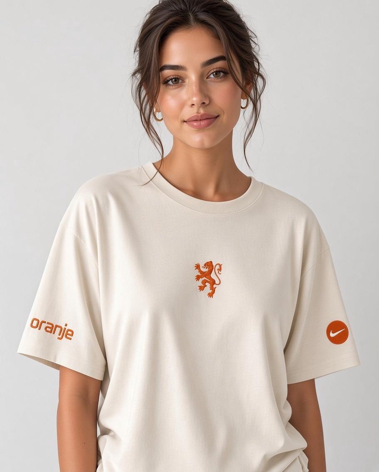 Nike Nederland One Relaxed T-Shirt OranjeLeeuwinnen 2025-2027 Beige