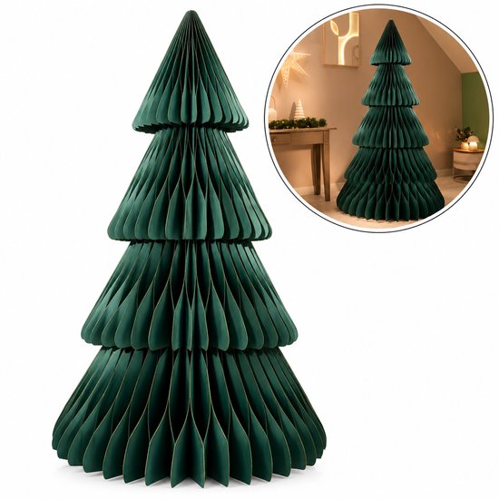 Sapin de Noël en papier vert foncé à étages, présenté dans un salon à l'ambiance chaleureuse.