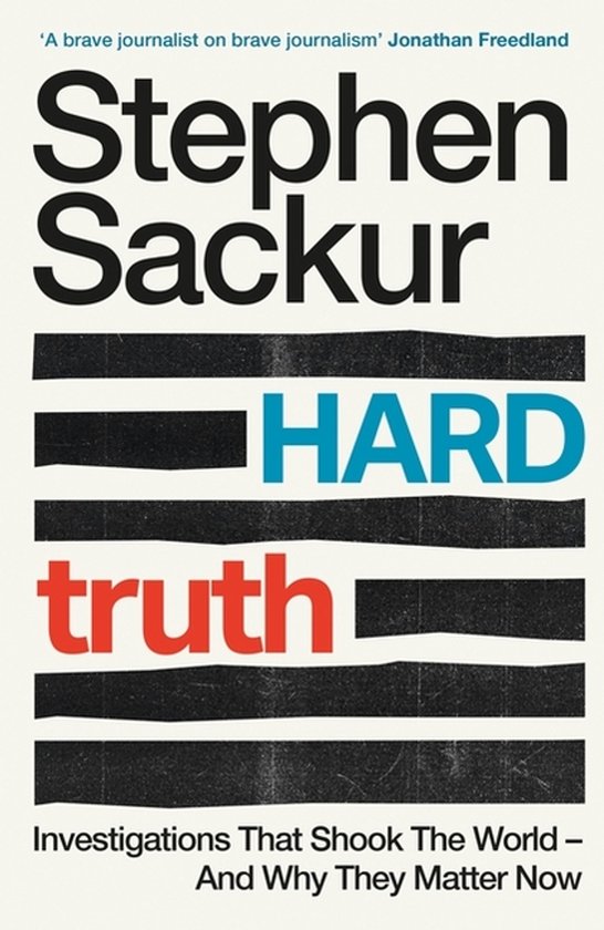 Boekomslag Hard Truth van Stephen Sackur met zwarte horizontale balken, blauwe en rode tekst op een witte achtergrond.