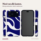 Blauw en wit golvend hoesje met tekst: Mooi van alle kanten. Stevig vanbuiten. Zacht vanbinnen.