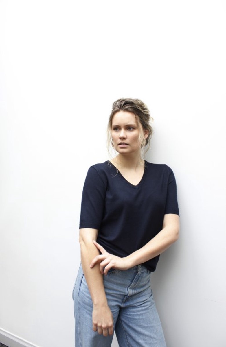 MOOI! Company - Dames Top Maya - V-hals, korte mouw, gebreide viscose - Kleur Navy - Maat XL