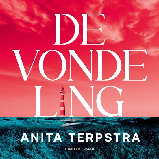 Boekcover met rode lucht, vuurtoren, duinen en de tekst 'DE VONDELING ANITA TERPSTRA'.