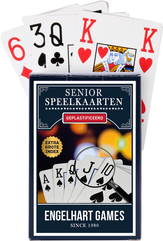 Doos met speelkaarten 'Senior Speelkaarten Geplastificeerd Extra Grote Index' van Engelhart Games. Kaarten zichtbaar: 6, V, K, K, A, K, J, 10.