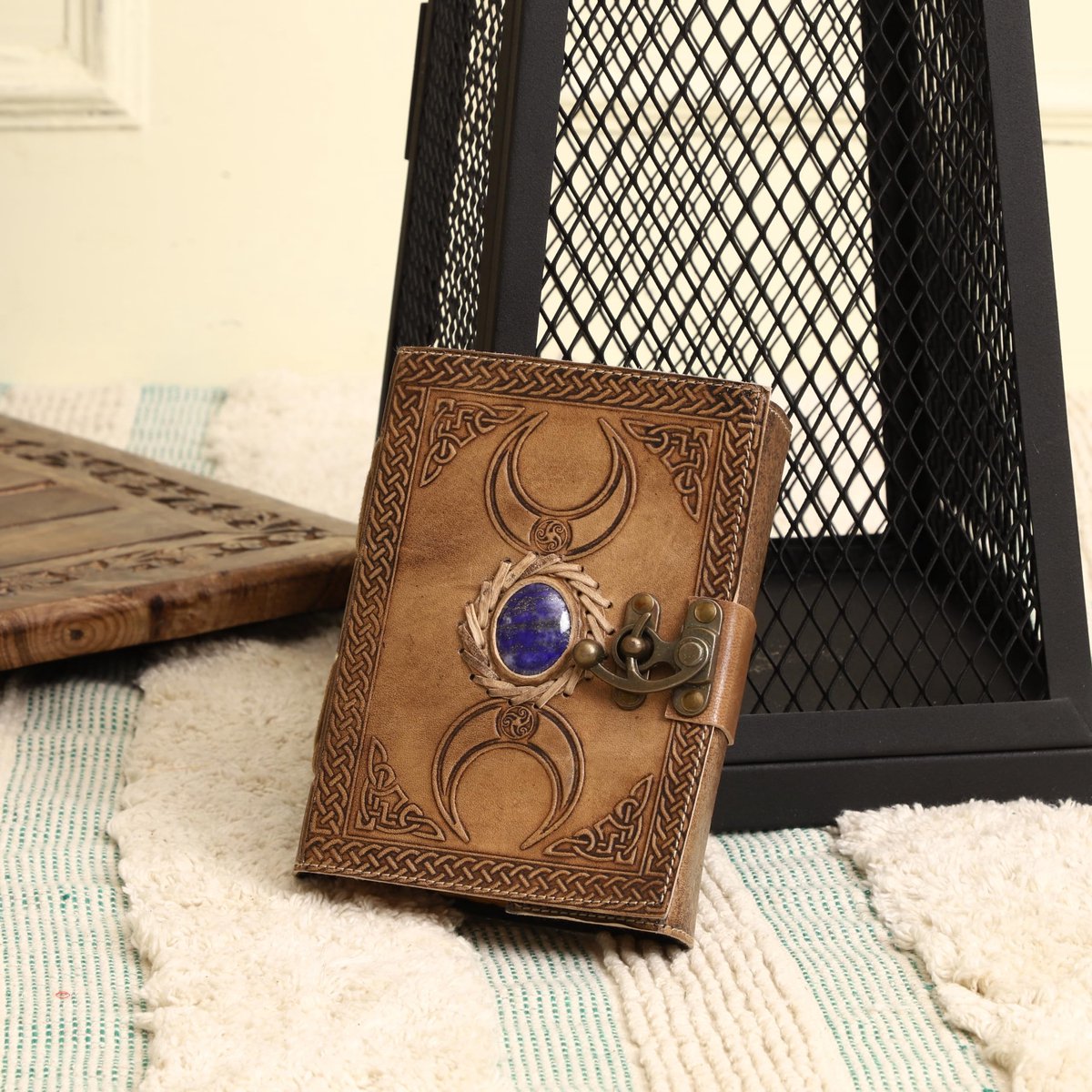 Elzusha - Vintage Lederen Grimoire Boek met Lege Pagina's voor Schrijven