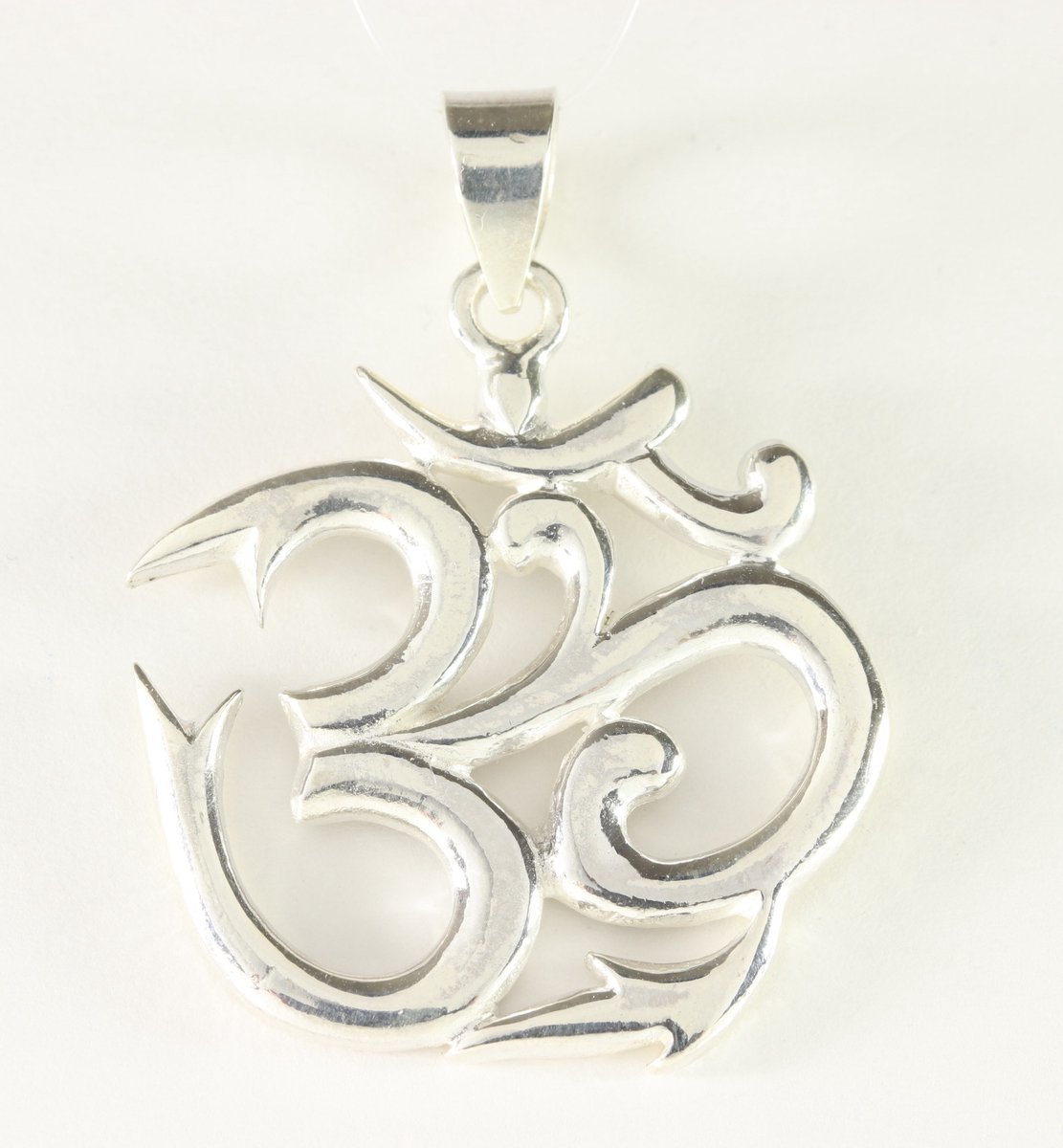 Grote zilveren ohm hanger