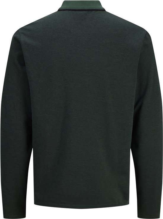 Achteraanzicht van een donkergroen poloshirt met lange mouwen en een contrasterende kraagrand.
