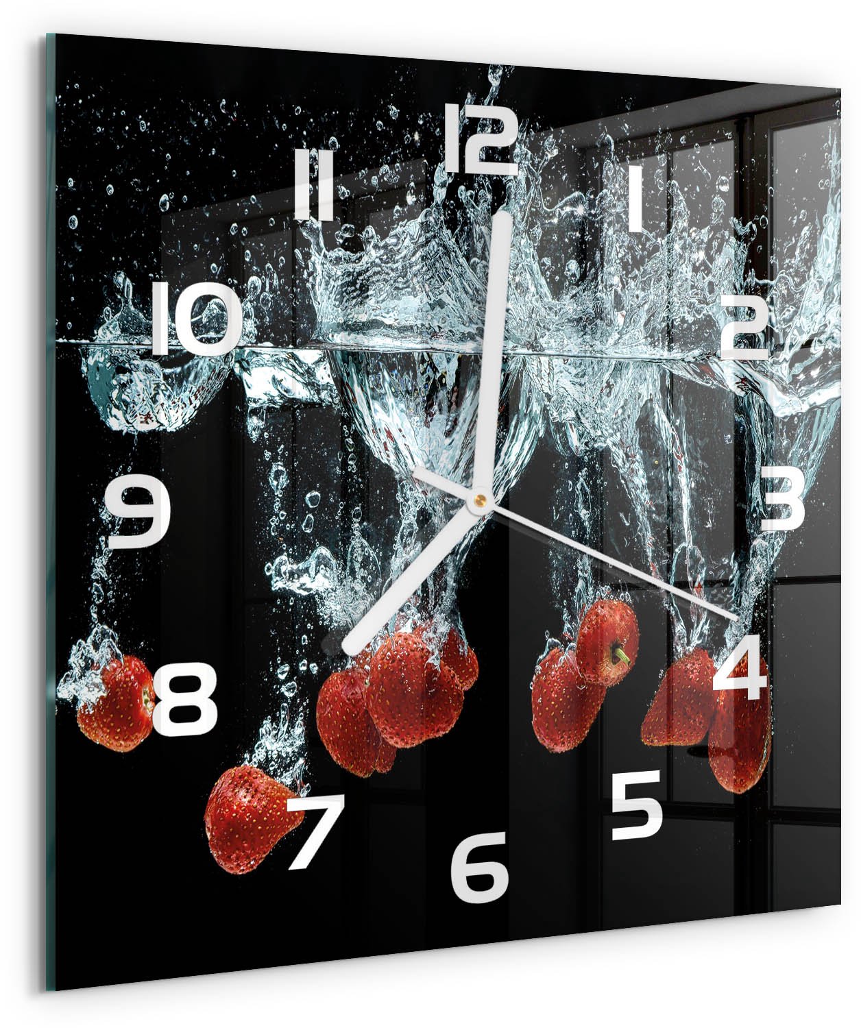 Tulup Wandklok - Aardbeien onder water Wandklok Glas Decoratie - 30x30 cm - Rood Gekleurde Glazen Klok - Witte handen - Vierkante Klok - Klok Glas Met Opdruk - Moderne Wandklok Glas