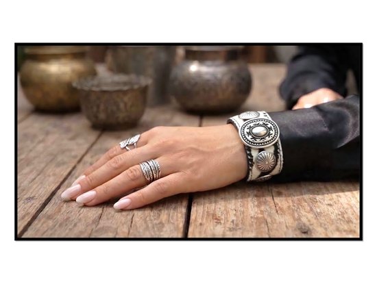 Bont gekleurde armband met studs, cowboystijl, bohemien, vintage.