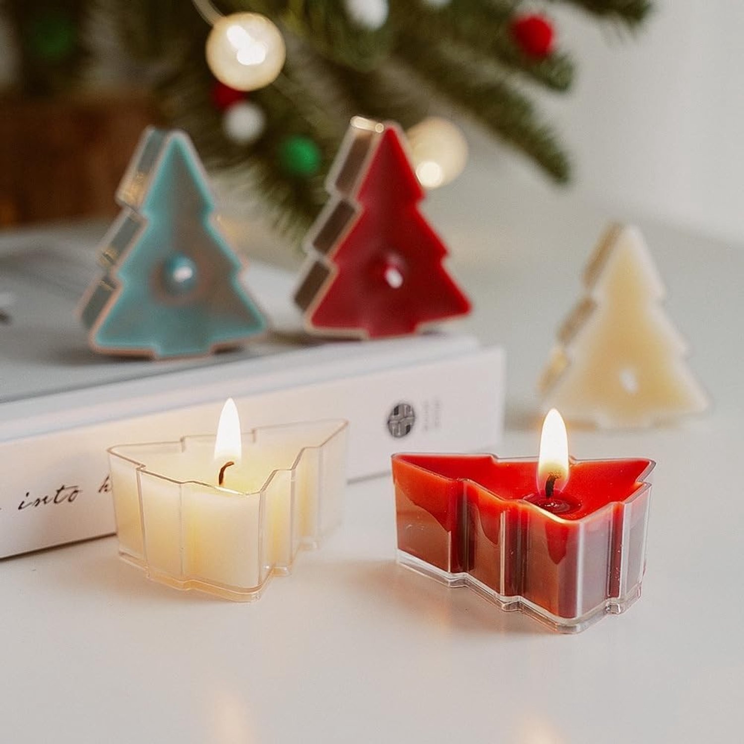 Theelichtjes - Rood, Groen, Wit - 24 Stuks - Handgemaakte Kaarsen in Kerstboomvorm - Voor Feestdagen en Decoratie
