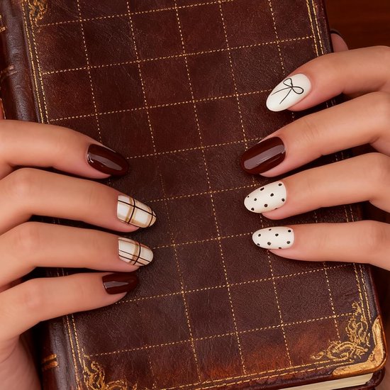 24 Stuks Press on Nails - Kunstnagels Kort met Herfst-Winter Bruin, Puntjes, Loops & Karo - Nagels voor het Plakken met Glitter Gradient voor Vrouwen & Meisjes, DIY Feest Manicure — afbeelding 2