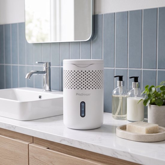 Witte Pro Breeze vocht collector met een perforatie patroon aan de bovenzijde en een waterniveau indicator aan de voorzijde.