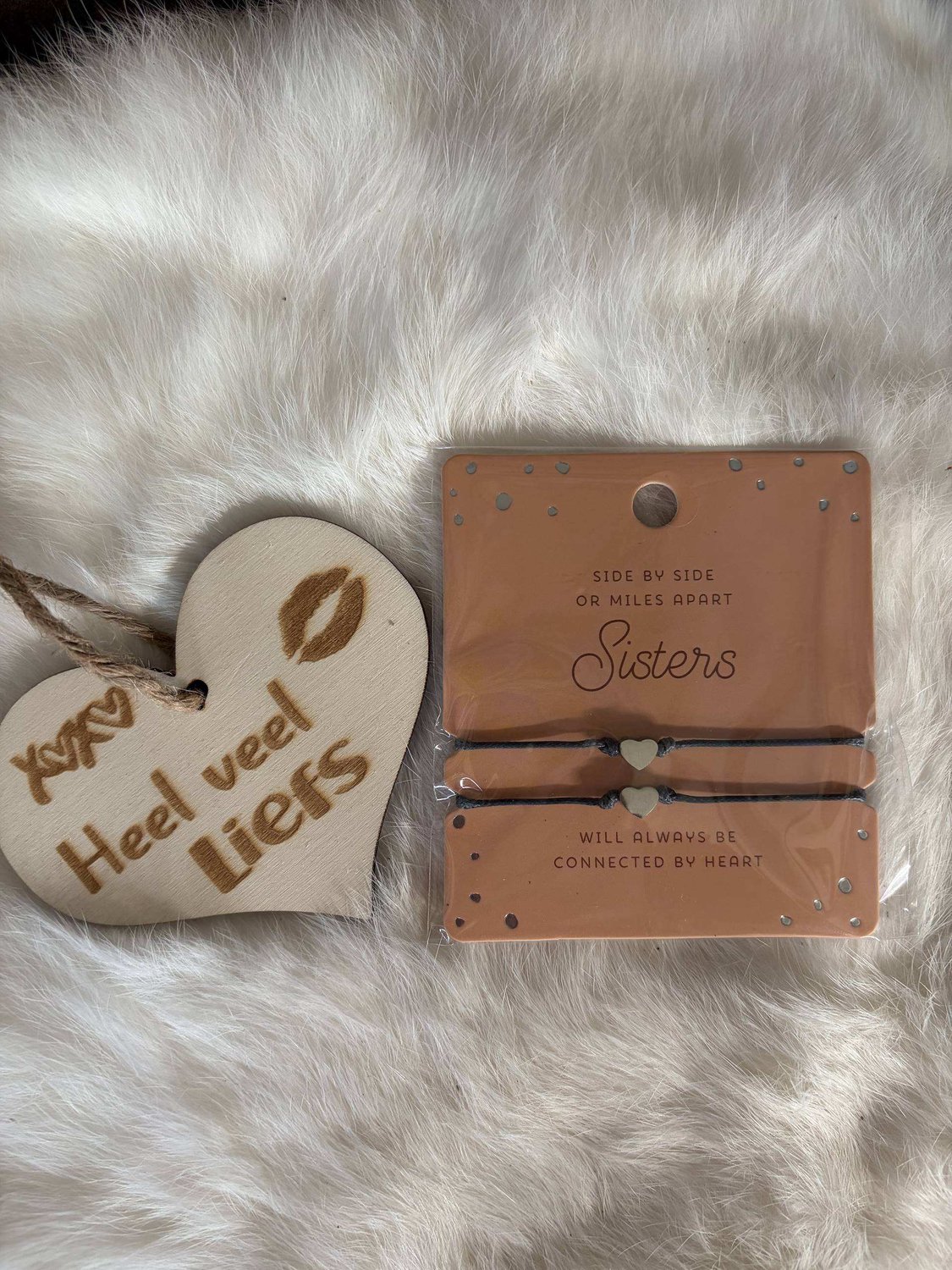 Creaties van hier – Hart Armband Dubbel - Zilver – 8x9 – verstelbaar - Sisters - met houten hartje