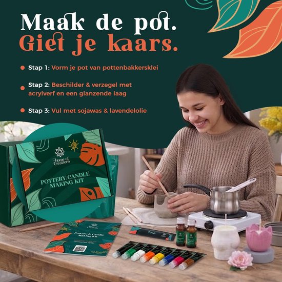 Vrouw maakt kaarsen met kleipotten, verf en was volgens de drie stappen van Home of Creations.