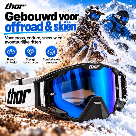 Zwarte Thor crossbril met blauwe spiegelende lens en witte hoofdband, getoond in een besneeuwd offroad landschap.