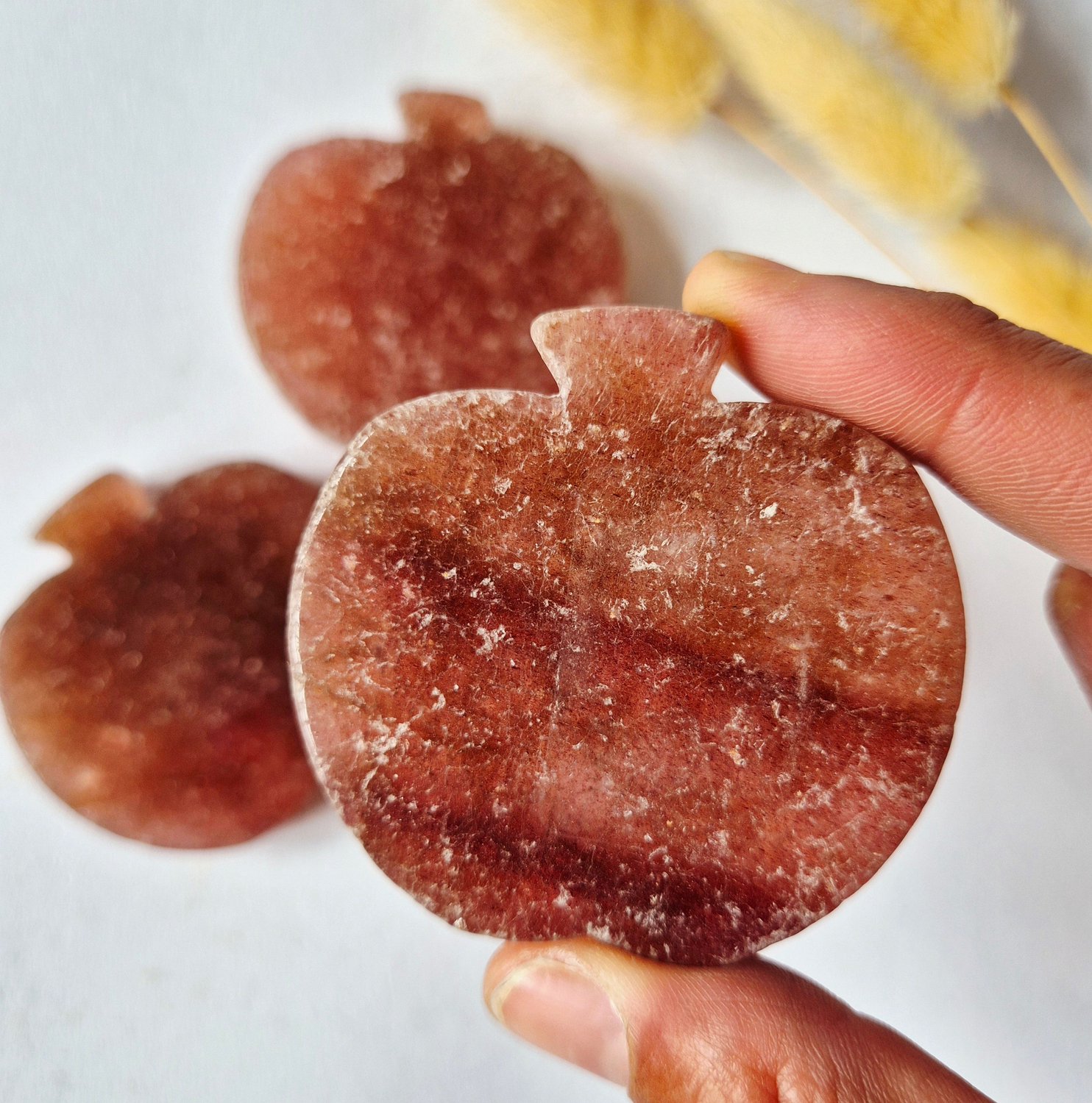 Moonlight Gemstones Aardbeienkwarts Appel Carving 5-6cm Meerkleurig