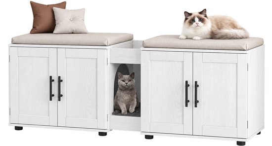 Witte kattenkast met kussens, zwarte handgrepen en twee katten, geïsoleerd op een witte achtergrond.