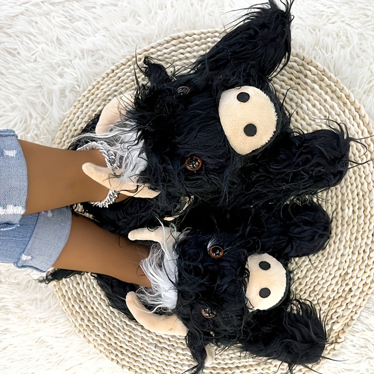 Grappige pantoffels | Schotse Hooglander sloffen | Zwart | One size fits all maat 36 t/m 40 voor Kinderen, Dames en Heren | Koe Pantoffel | Zachte binnenschoenen | Sloffen en Pantoffels maat 36, 37, 38, 39 en 40