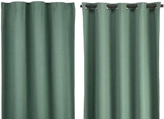Twee groene gordijnen, links zonder ogen, rechts met metalen ogen aan een zwarte roede.