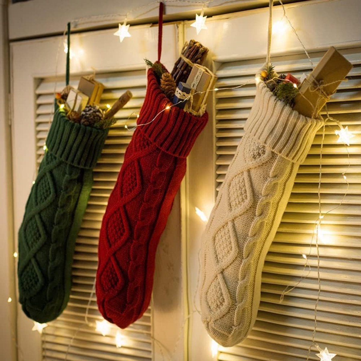 Kousen, Gepersonaliseerde Kerstsokken voor Open Haard, Gebreide Kerstkous voor Familievakantie Xmas Party Decoraties (Wit (Lichaam)+Groen (Mond), Lengte 46 cm, 1 Stuk)