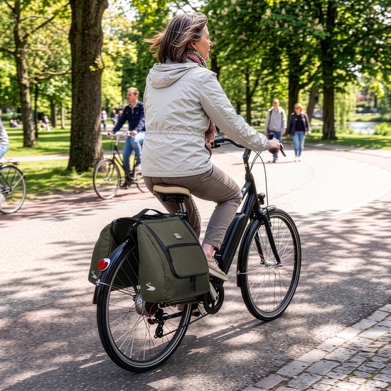 Brisby Dubbele Fietstas 34 Liter – Voor Gewone en Elektrische Fiets – Waterafstotend Polyester – Met Trekkoord, Gespsluiting en Reflectie – Groen — afbeelding 3