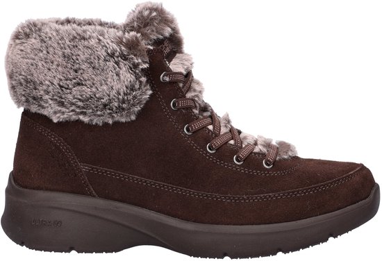 Bruine suède veterboot van Skechers met imitatiebont aan de kraag en 'ULTRA GO' zool.