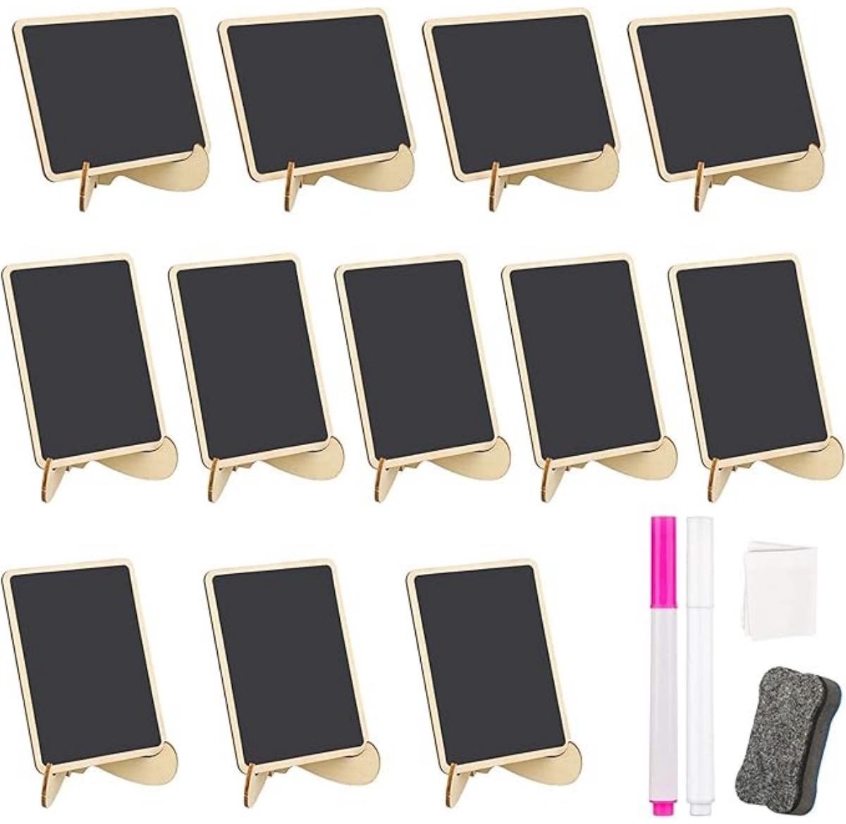 SSTRWGOOD 12 Stuks Krijtborden - Kleine Tafel met Standaard - 10x7.5cm - Licht Uitveegbaar - Geschikt voor Buffetschildjes, Tafelkaartjes en Plaatskaarten - Houten Bordje met Krijtstift
