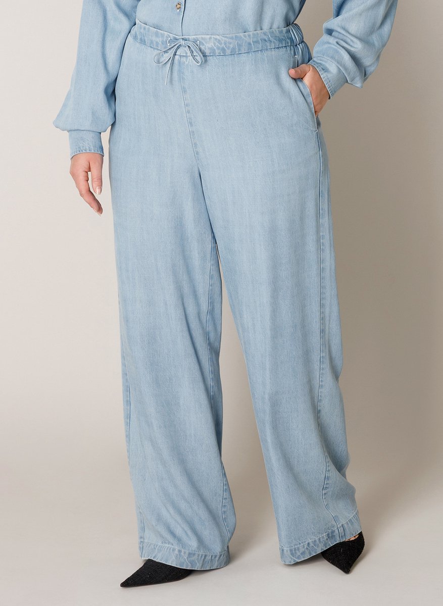 BASE LEVEL CURVY Noella Bottoms - Light Blue - maat W2(50) / L32