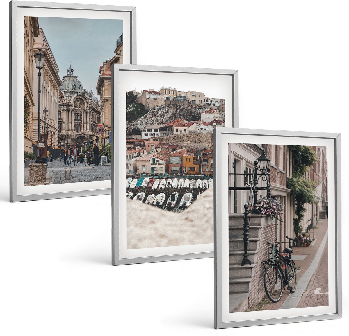 Coloray 3-Delige Schilderij Set - Sfeervolle Stadsstraten Met Uitzicht Op Havens En Gebouwen. - 40 x 60 cm - Wanddecoratie - Muurdecoratie - Woonkamer - Decoratieve Schilderijen