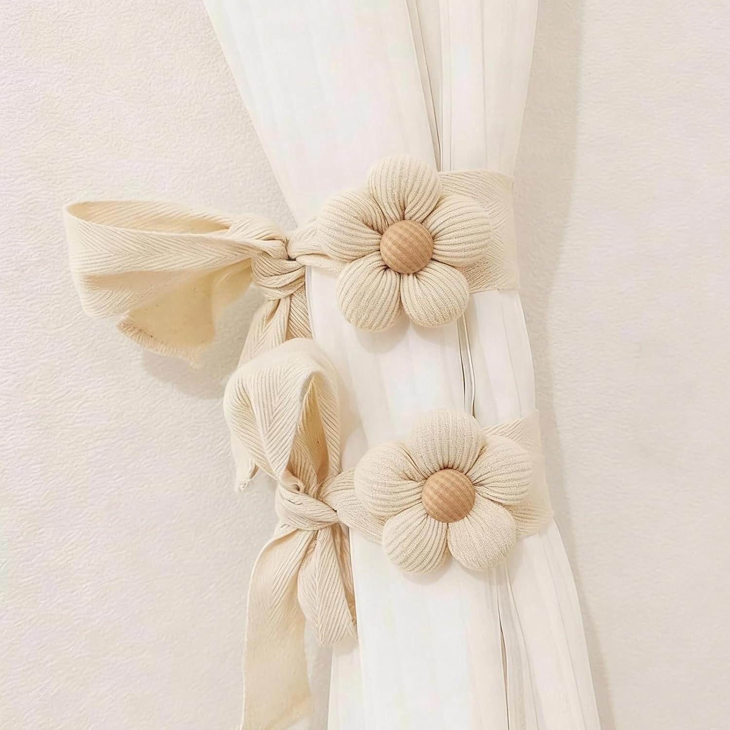 Decoratieve Gordijnstrikken in Madeliefjesvorm - Bloemvormige Gordijnhaken, Ideaal voor Kinderkamers, Slaapkamers en Woningdecoratie, Eenvoudig te Bevestigen zonder Boren, Beige