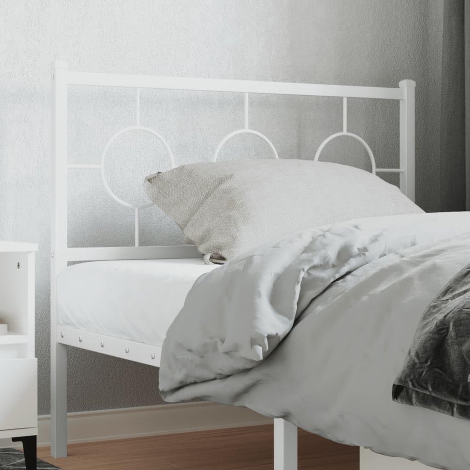 Witte metalen verwisselbare hoofdeinde van 100 cm, van gepoedercoat staal, biedt een stevige ondersteuning van de rug bij het lezen.