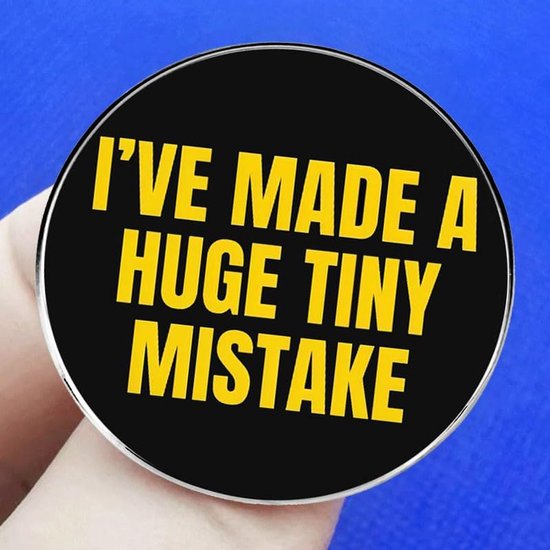 2 stuks Ik heb een enorme kleine fout gemaakt ronde knopspelden, grappige Engelse zin legering reversspeldjes, metalen legering badges voor heren en dames — afbeelding 3