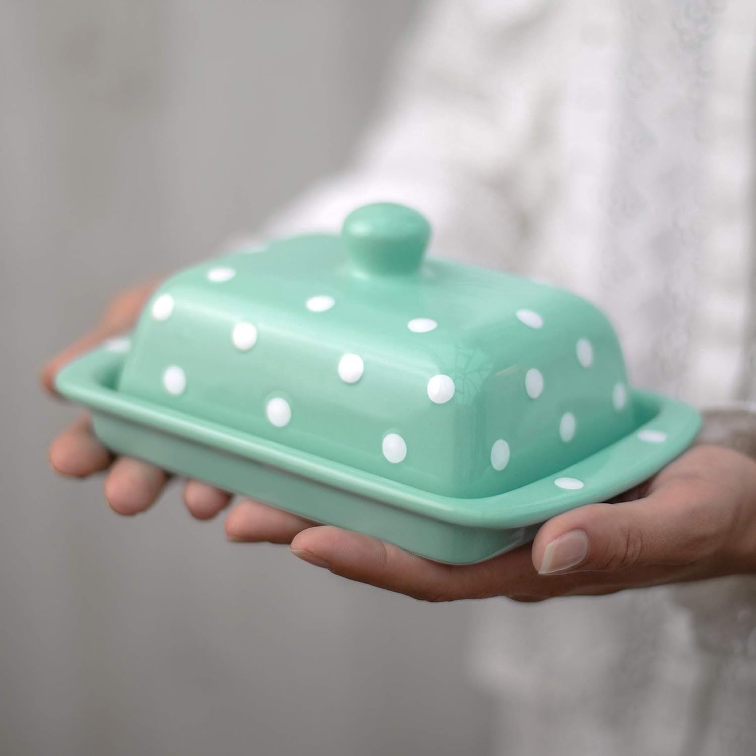 City to Cottage Groenblauw en Wit, Polka Dot Stippen, Handgemaakte Handgeschilderde Keramische Overdekte Botervloot Met Deksel