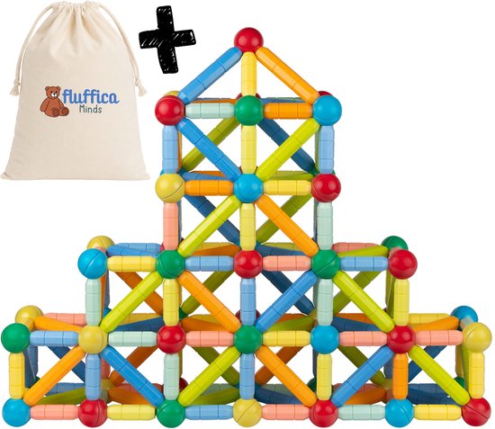 Magnetische bouwset met kasteelontwerp en bijbehorende beige opbergzak met Fluffica Minds-logo.