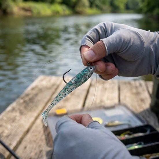 Grijs transparant kunstaas 20 stuks – zachte visvormige shads met glitters en enkele haken – soft bait vis aas met gespleten staart voor zoetwater zoutwater roofvissen en hengelsport — afbeelding 5