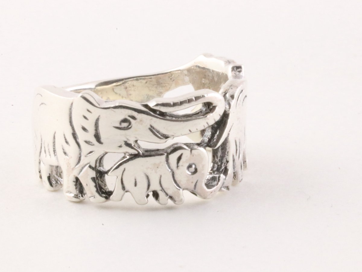 Zilveren ring met olifanten - maat 17